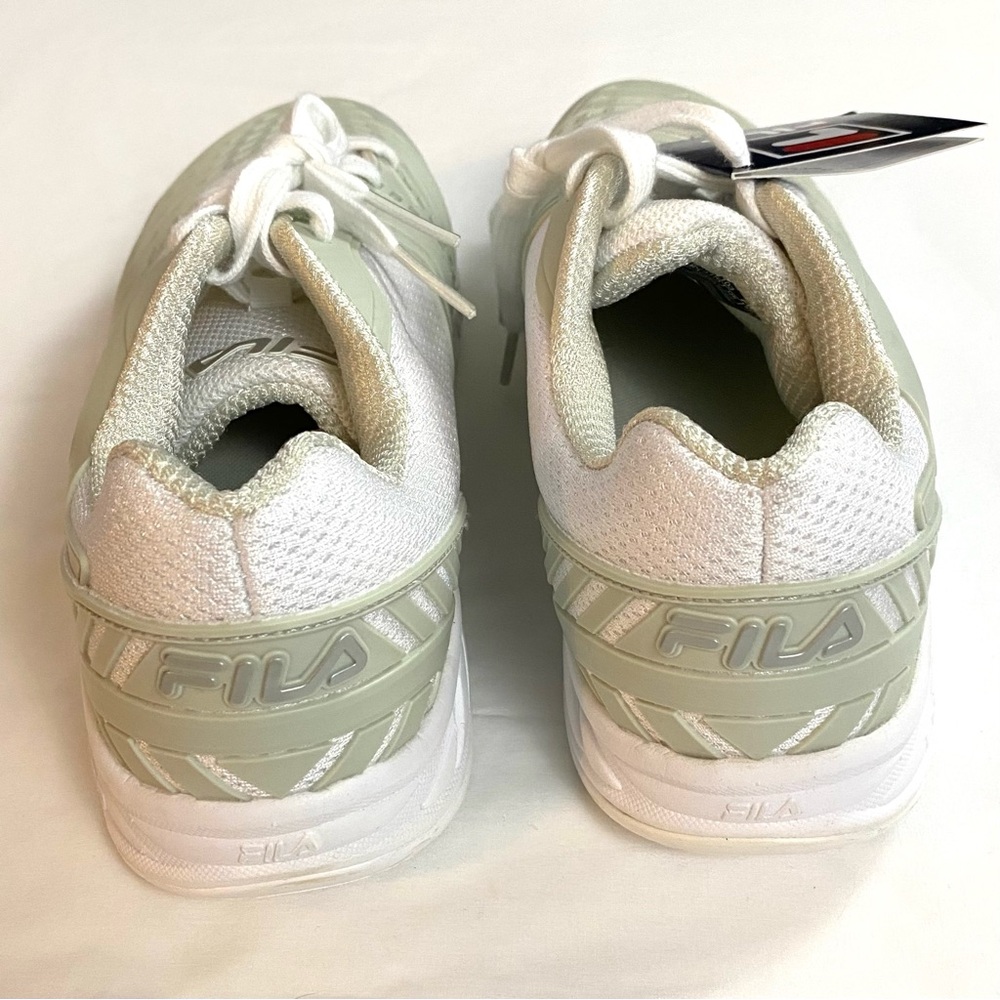Fila Women's Axilus 2 Energized Tennis Shoe, White/Metallic Silver New sz 10 - Picture 4 of 8